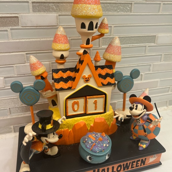 Mickey and Minnie Halloween countdown 2020.  Perfect conditions - Picture 4 of 6
